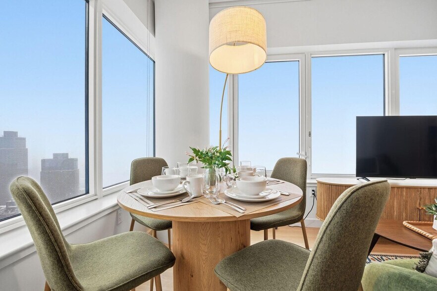 Building Photo - 16 Dupont St