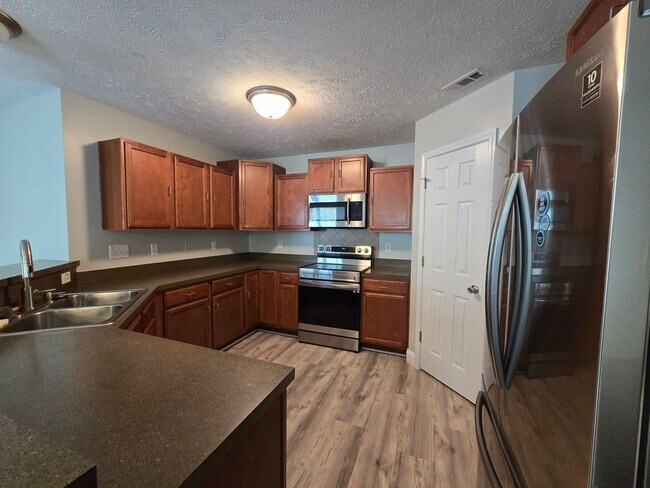 Building Photo - 362 Broad Dr