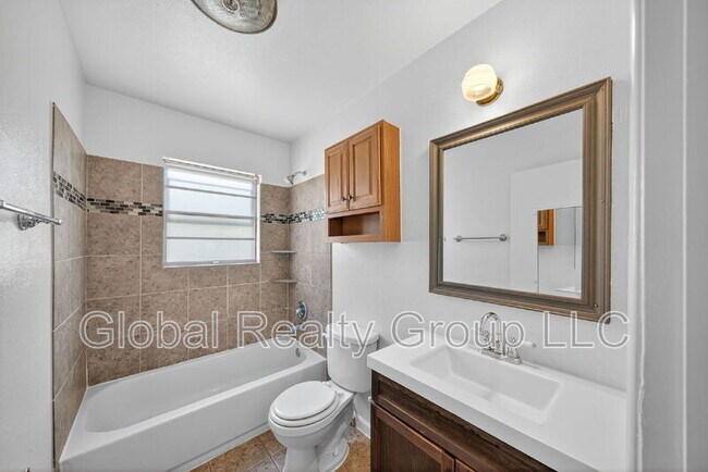 Building Photo - 121 Rosewood Dr