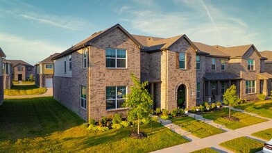 Building Photo - 2817 Bellflower Dr