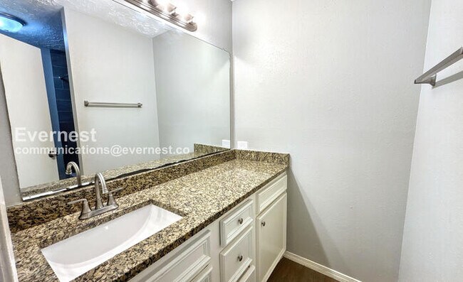 Building Photo - 20021 Cottonglade Ln