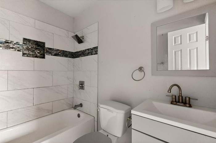 Building Photo - 632 Freeman Dr