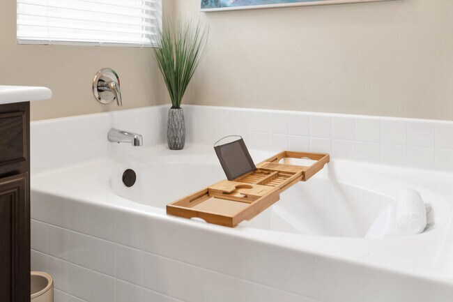 Building Photo - 84131 Azzura Way