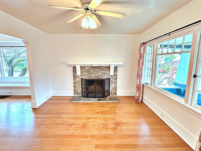 Building Photo - 858 N Stafford St