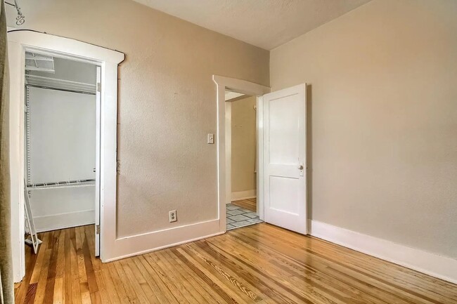 Building Photo - Charming 3-Bedroom Bungalow with Oversized...