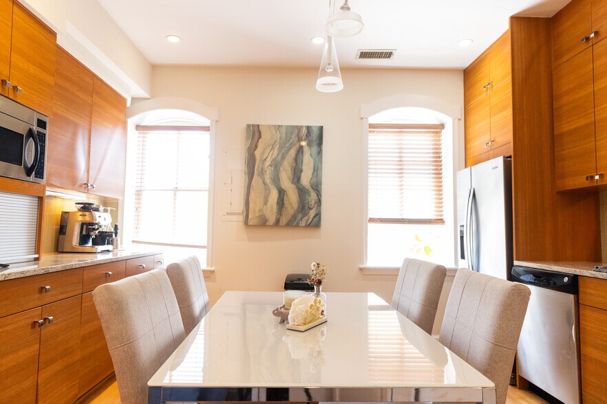 Building Photo - 1700 V St NW