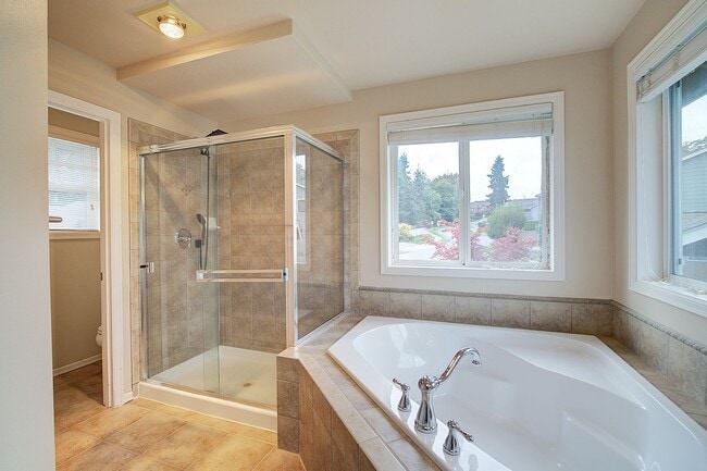 Building Photo - 4bd/2.5ba Lynnwood House