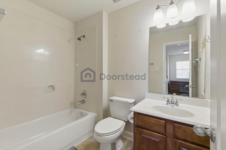 Building Photo - 16030 Summerville Lake Dr