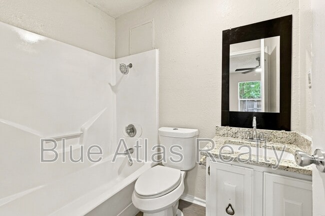 Building Photo - 8133 Foxfire Ln