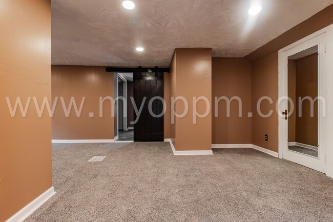 Building Photo - Completely Remodeled! 3 Bedroom / 3 Bathro...