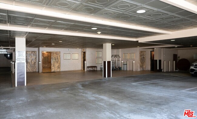 Building Photo - 10795 Wilshire Blvd