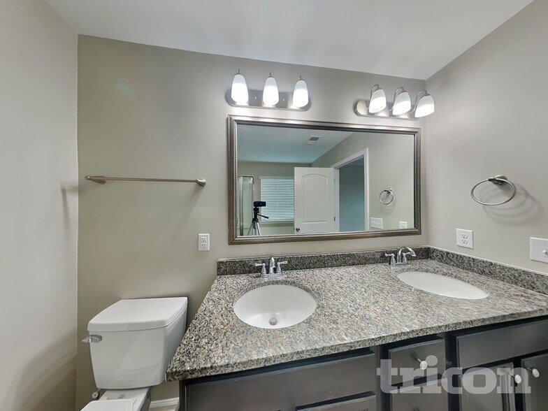 Building Photo - 423 Lanyard Ln