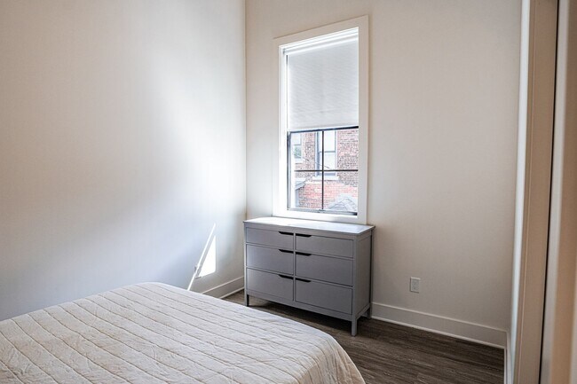 Building Photo - 376 E Whittier St