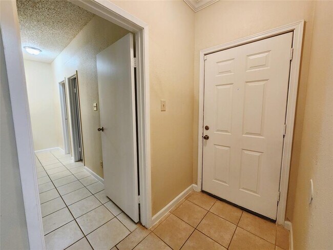 Building Photo - 17417 Red Oak Dr