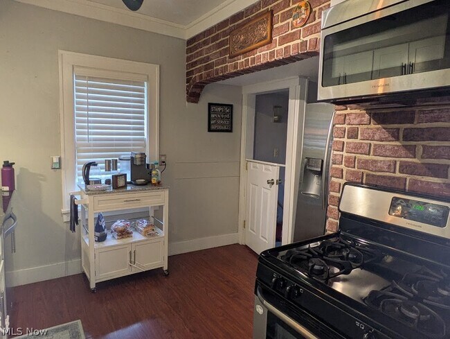 Building Photo - 1902 Harding Dr