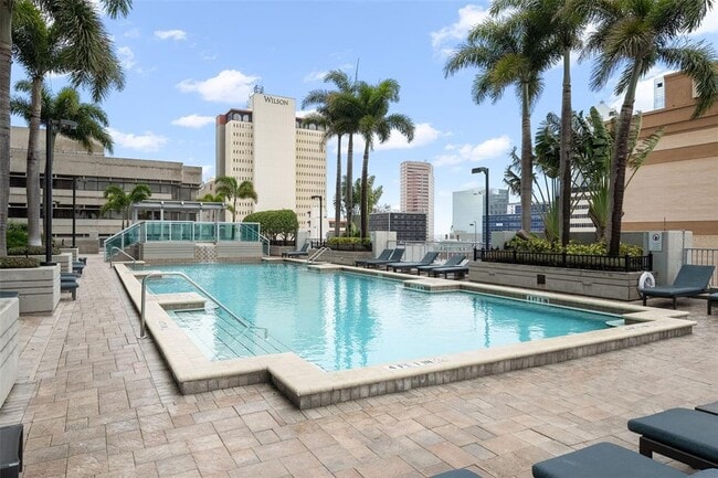 Building Photo - 777 N Ashley Dr