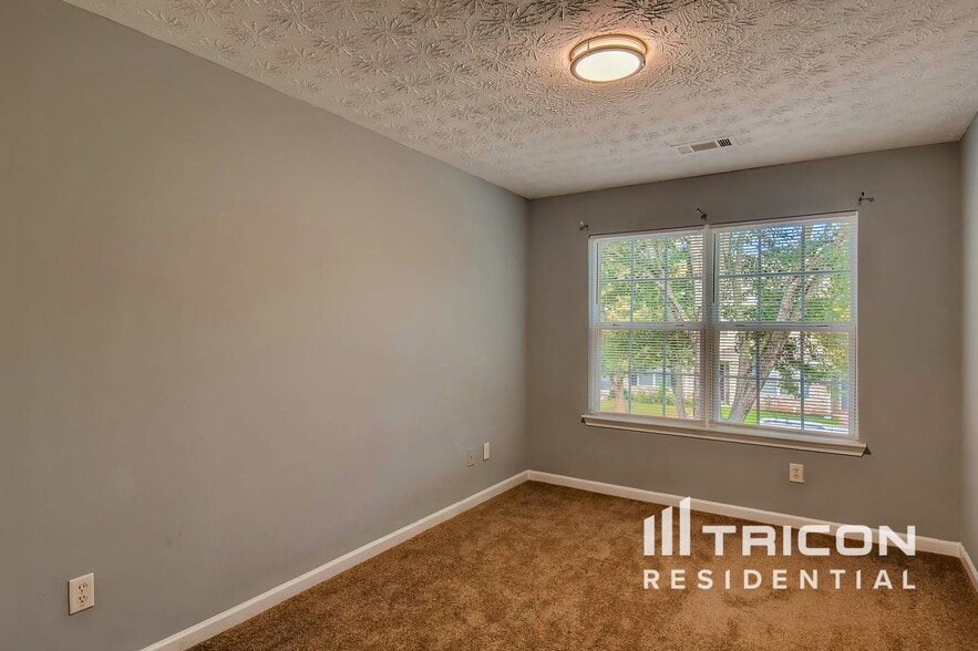 Building Photo - 1740 Formosa Ln