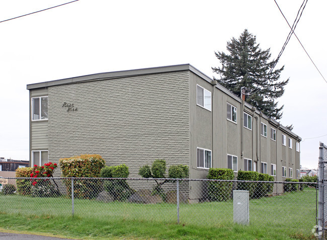 Building Photo - Rose Glen