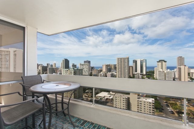 Building Photo - KAPIOLANI 2 Bedroom - Spacious and Bright ...