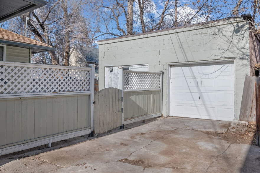 Building Photo - 370 W 400 S