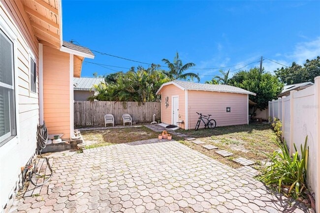 Building Photo - 2024 Oakdale Way