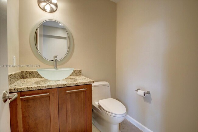 Building Photo - 2699 Tigertail Ave