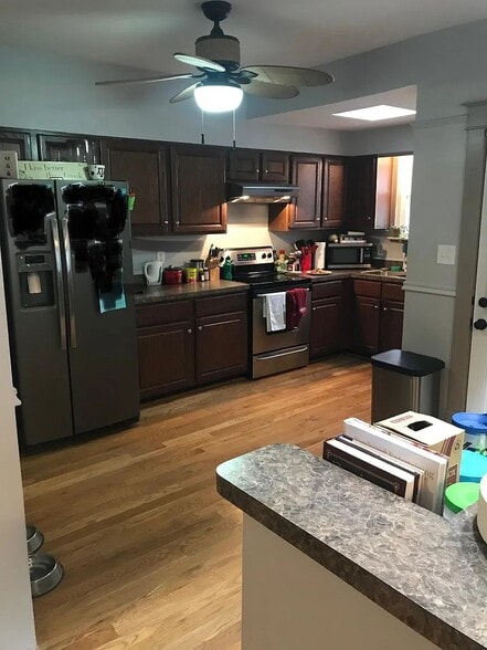 Building Photo - 409 Iola Rd