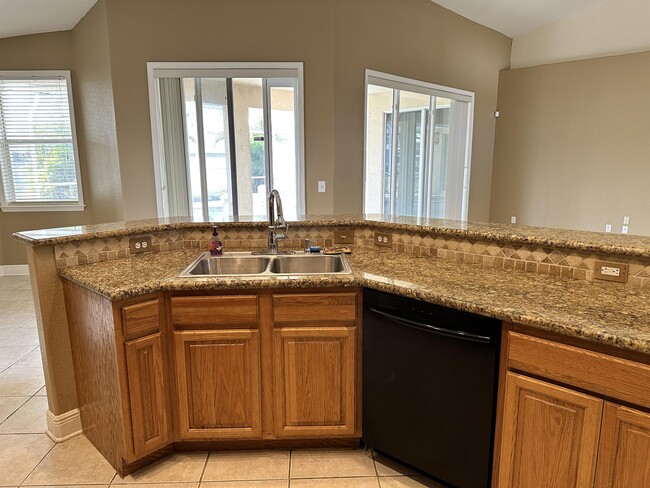 Building Photo - 307 Inman St