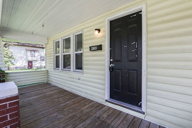 Building Photo - 450 S Terrace Ave