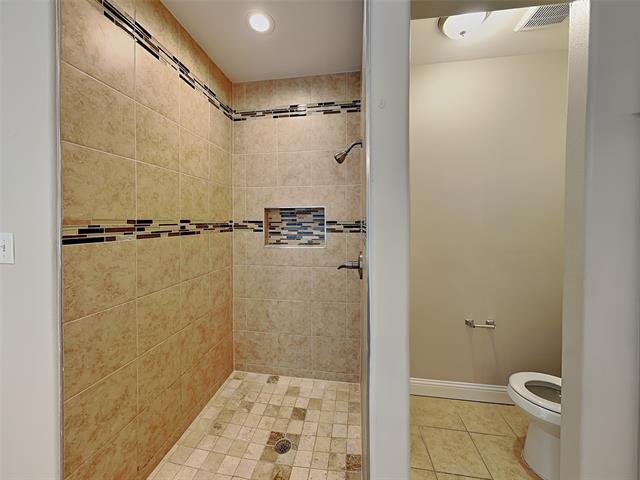 Building Photo - 1002 Woodcrest Dr