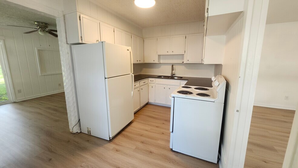 Building Photo - 4014 Chelsea Dr