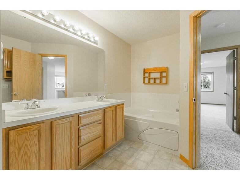 Building Photo - 808 Ferdinand Dr