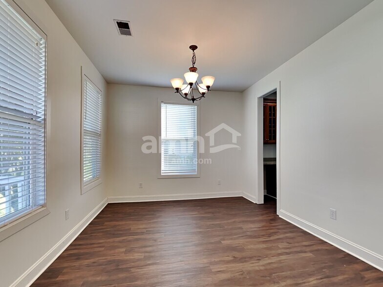 Building Photo - 1079 Moss Grove Dr