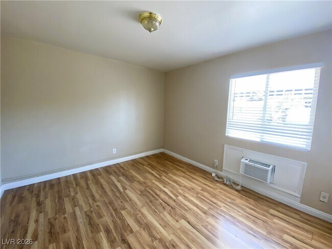 Building Photo - 230 W Boston Ave