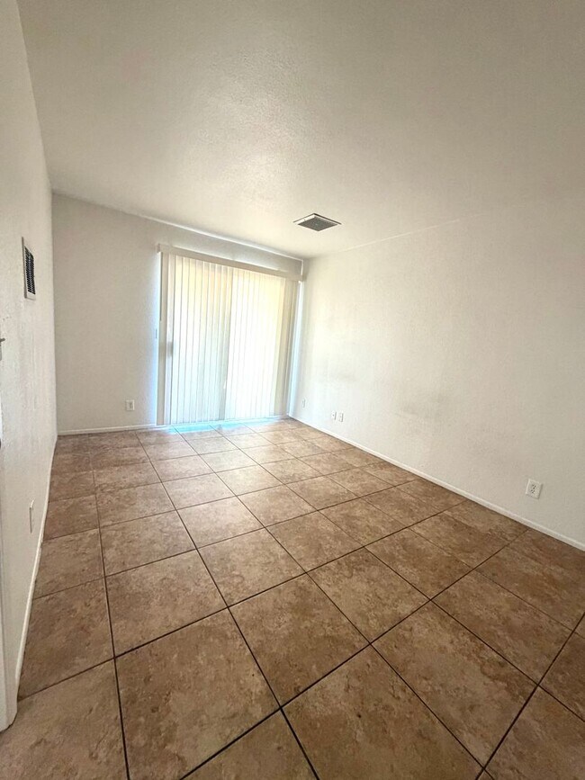 Building Photo - 73445 Sunnyvale Dr