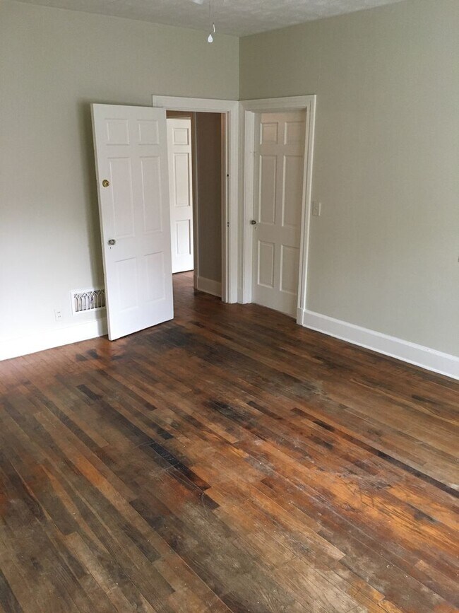 Building Photo - 1143 A&amp;B N Broad St.