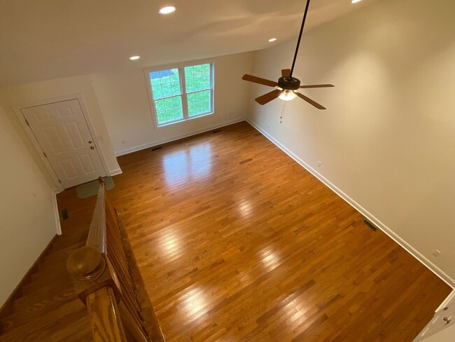 Building Photo - Pristine Duplex with Hardwood Floors and M...