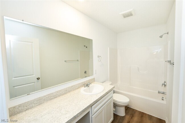 Building Photo - 98 Brewster Dr