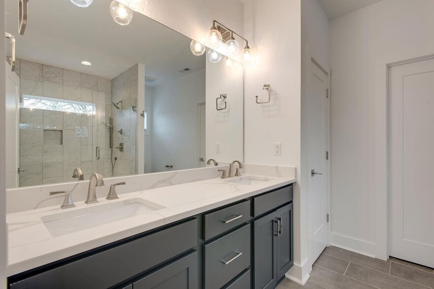 Building Photo - 1616 12th Ave N