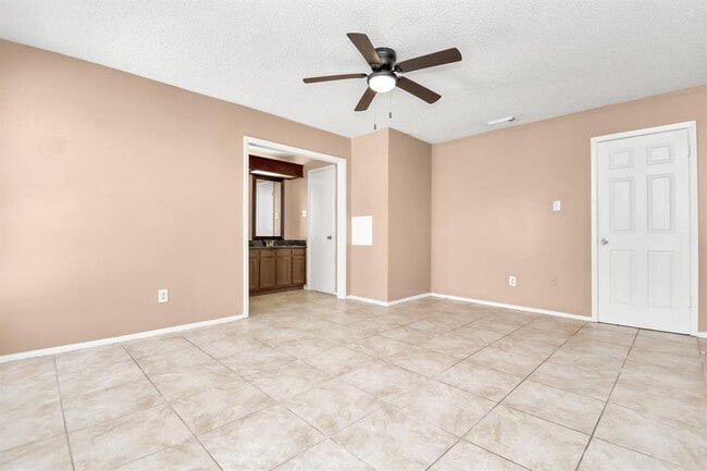 Building Photo - 17035 Quail Bend Dr