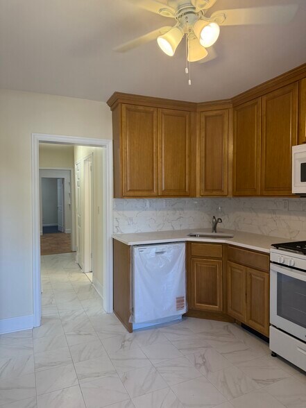 Primary Photo - 270 Crescent Pl