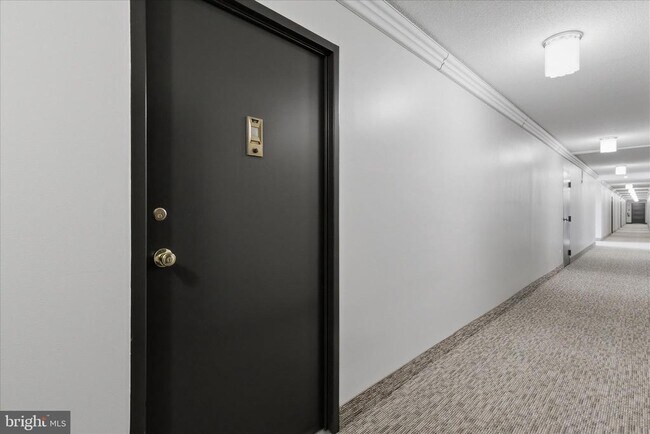 Building Photo - 1301 S Arlington Ridge Rd