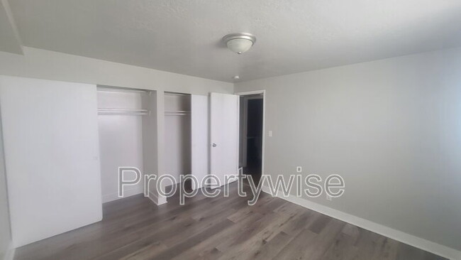 Building Photo - 31 W 1600 N