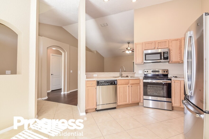 Building Photo - 1816 Forest Hill Dr