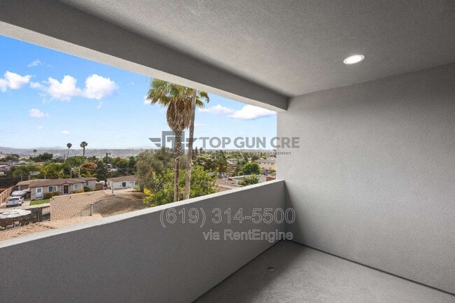 Building Photo - 1889 Coolidge St