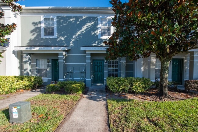 Building Photo - 2 Bedroom /2.5 bathrooms Town House. Just ...