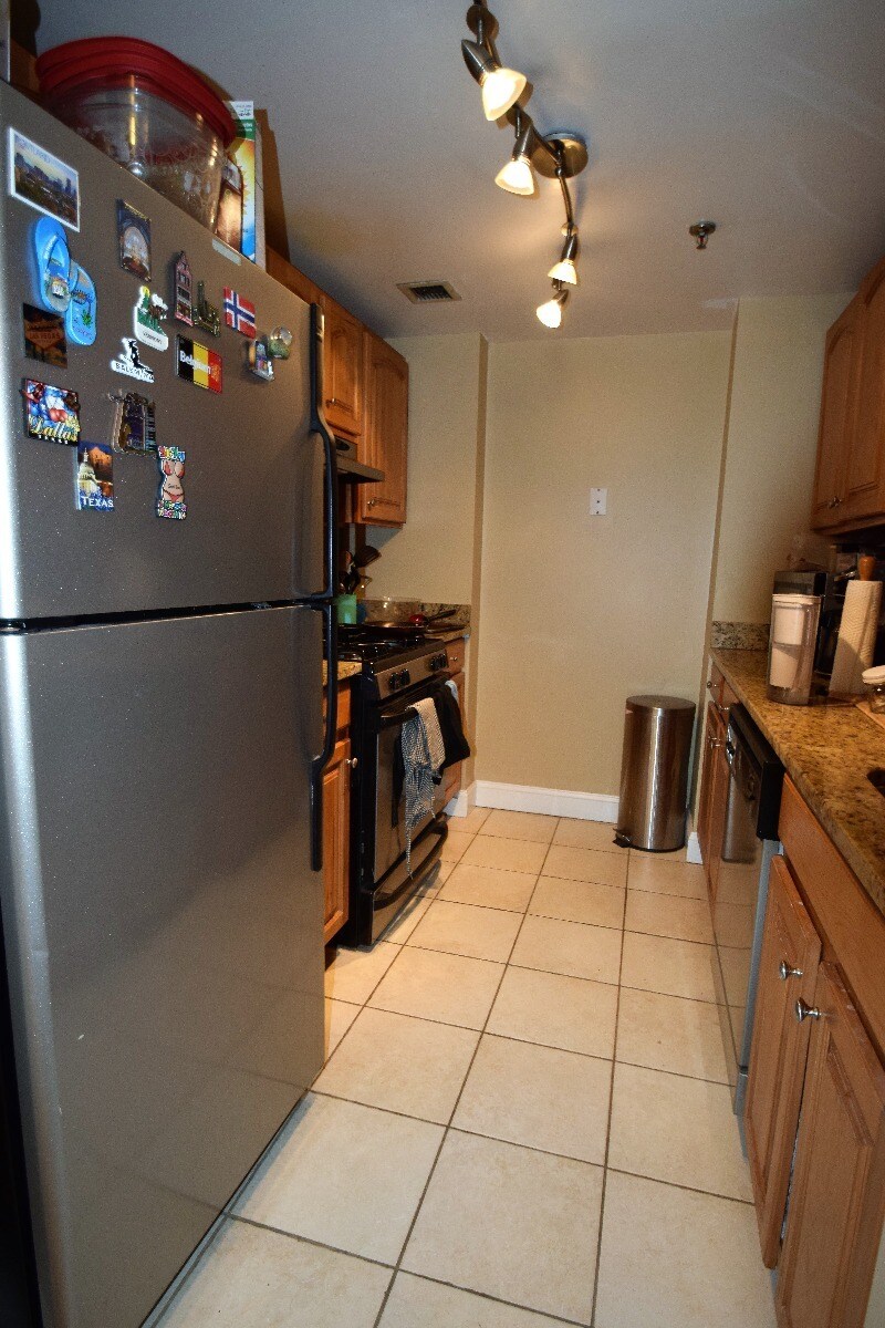 Building Photo - 15 N Beacon St