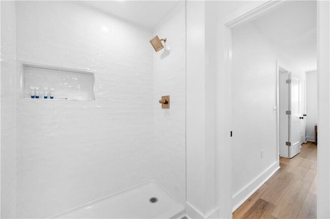 Building Photo - 150 Sweetwater St