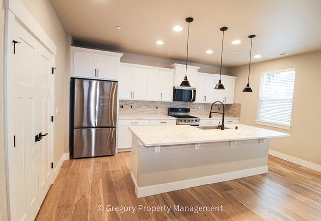 Building Photo - Brand New Spacious 5-Bedroom Retreat at Coyote Ridge 3 Full Baths 2 Car Garage 2330sf A/C Prime B...