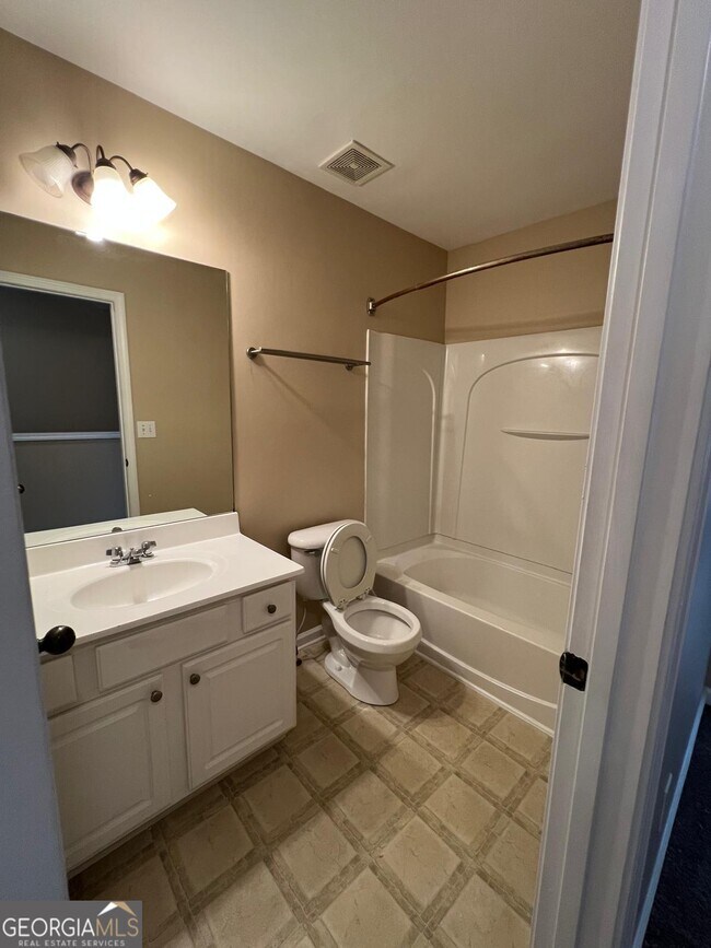 Building Photo - 1682 Northgate Mill Dr